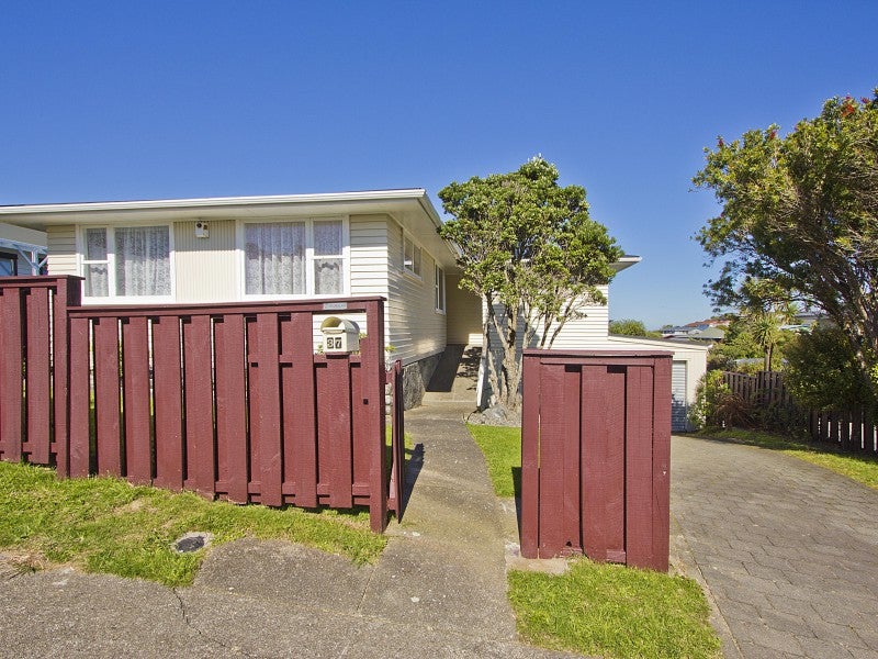 37 Oakleigh Street, Maungaraki, Lower Hutt - Carousel 1