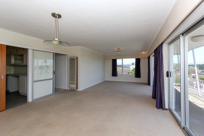 8 Mount View Place, Spotswood, New Plymouth - Carousel 2