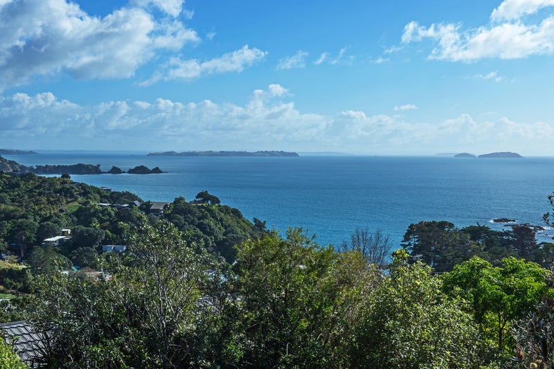 23 Great Barrier Road, Oneroa, Waiheke Island - Carousel 2