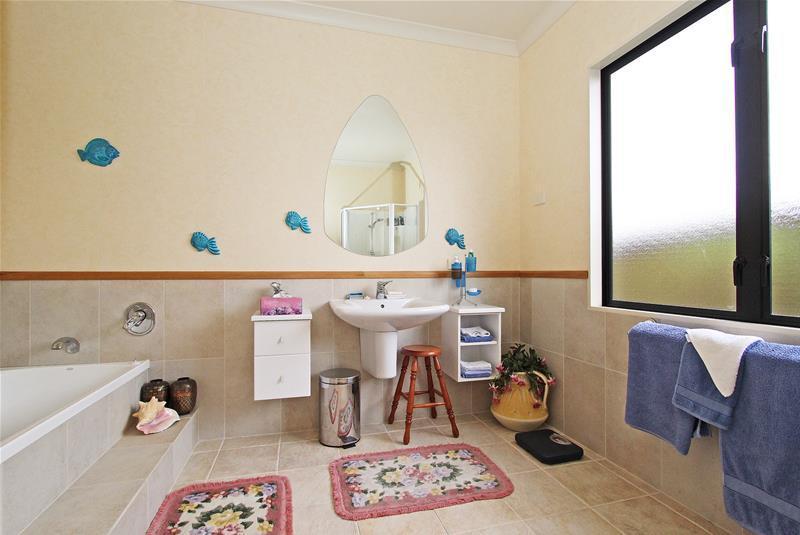 11 Somerset Terrace, Stoke, Nelson - Carousel 15