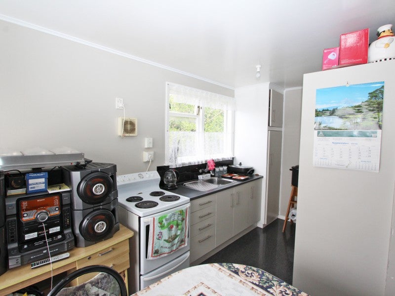 46 Gloucester Street, Cannons Creek, Porirua - Carousel 2