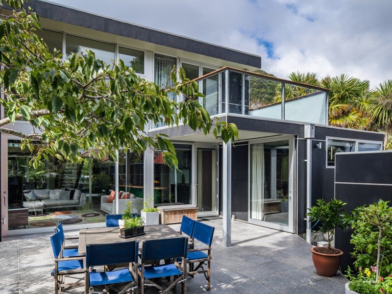 22 Puriri Street, Eastbourne, Lower Hutt - Carousel 1