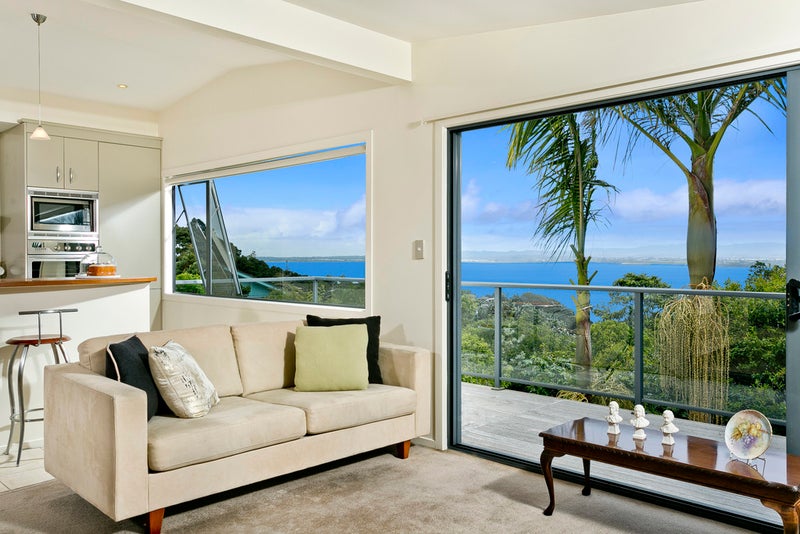 27A Sea Vista Avenue, Beach Haven, Auckland - Carousel 1