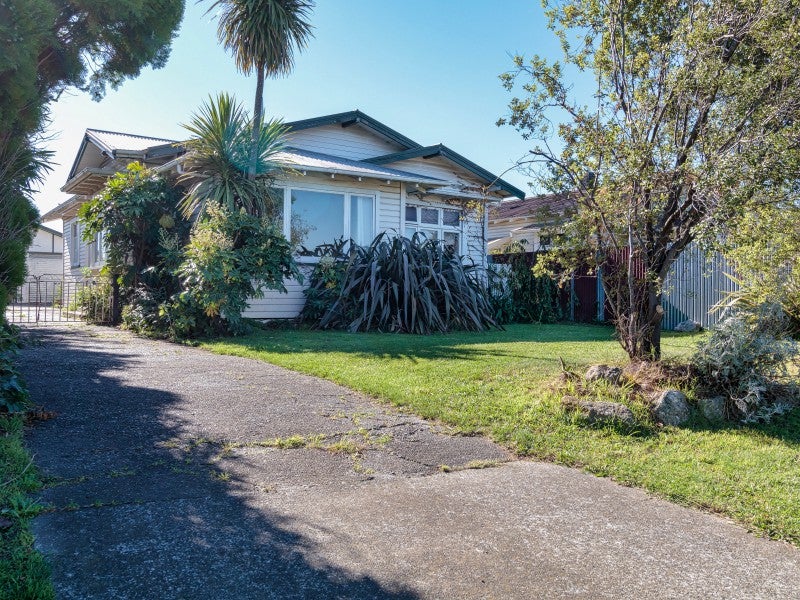 804 Queen Street East, Parkvale, Hastings - Carousel 1