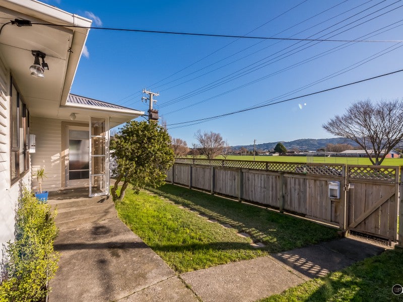 212 Waddington Drive, Naenae, Lower Hutt - Carousel 12