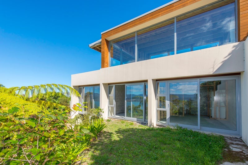 198 Nevay Road, Karaka Bays, Wellington - Carousel 1