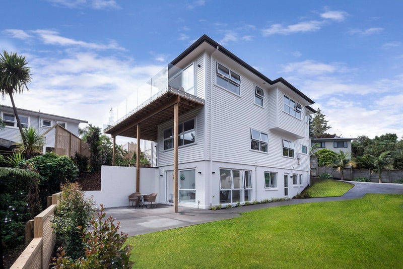 33 Copperfield Terrace, Mellons Bay, Auckland - Carousel 2