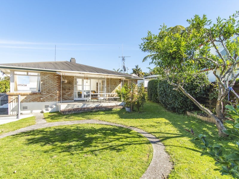 7A Lynwood Place, Brookfield, Tauranga - Carousel 1