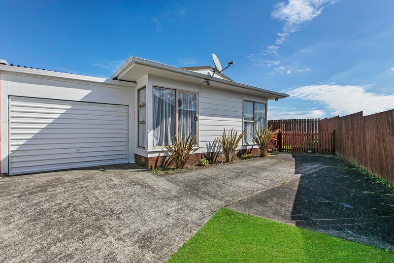 2/4 Sena Place, Clover Park, Auckland - Carousel 2