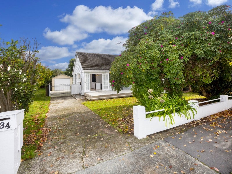 34 Fraser Crescent, Elderslea, Upper Hutt - Carousel 1