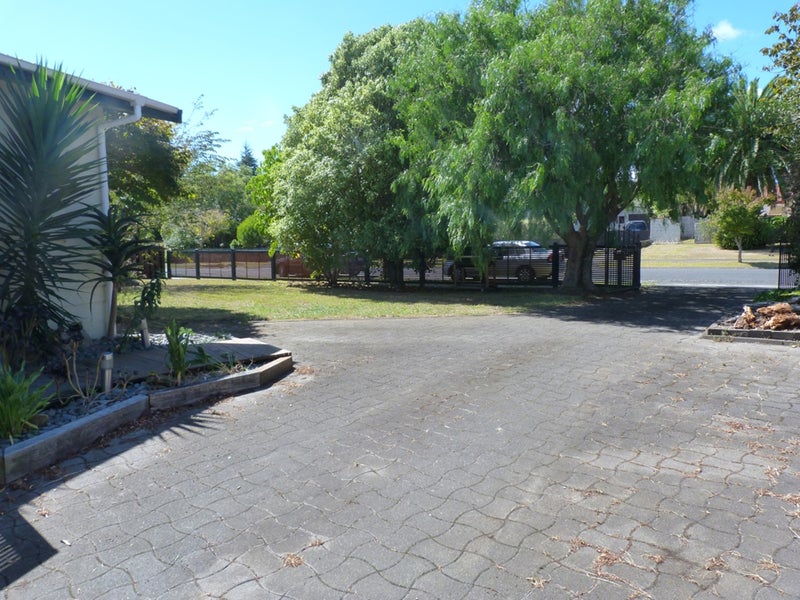8 Highland Drive, Pukete, Hamilton - Carousel 16