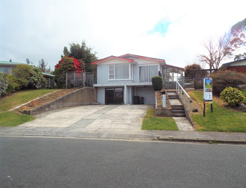 9 Tirita Street, Kawaha Point, Rotorua - Carousel 1