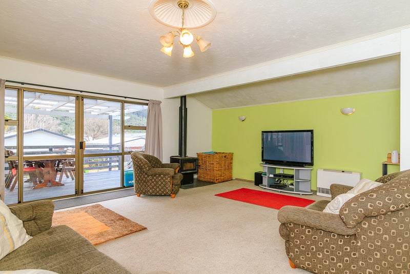 12 Jasper Grove, Birchville, Upper Hutt - Carousel 1