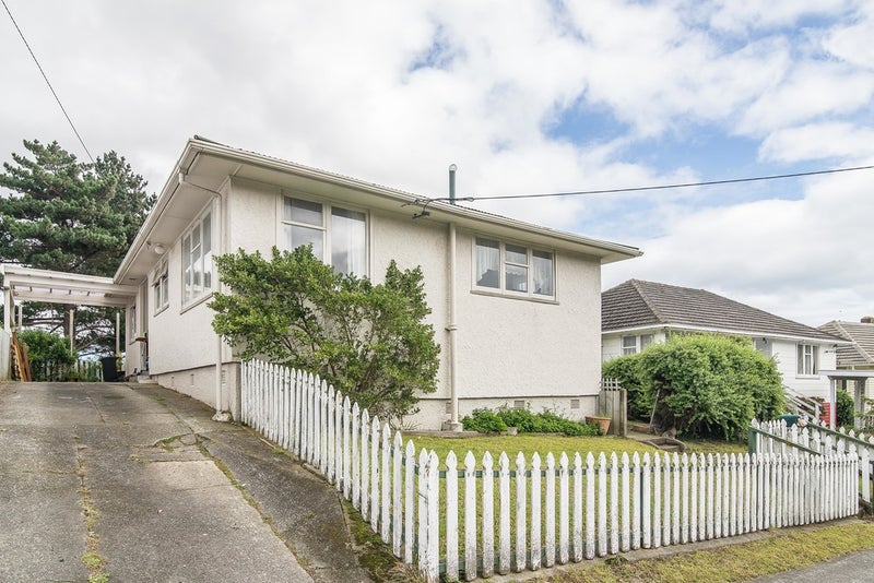 10 Cornwall Crescent, Cannons Creek, Porirua - Carousel 1