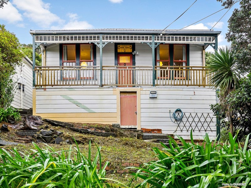 21 Charlotte Avenue, Brooklyn, Wellington - Carousel 1