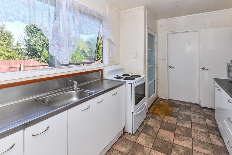 6 Staverton Crescent, Mangere, Auckland - Carousel 2