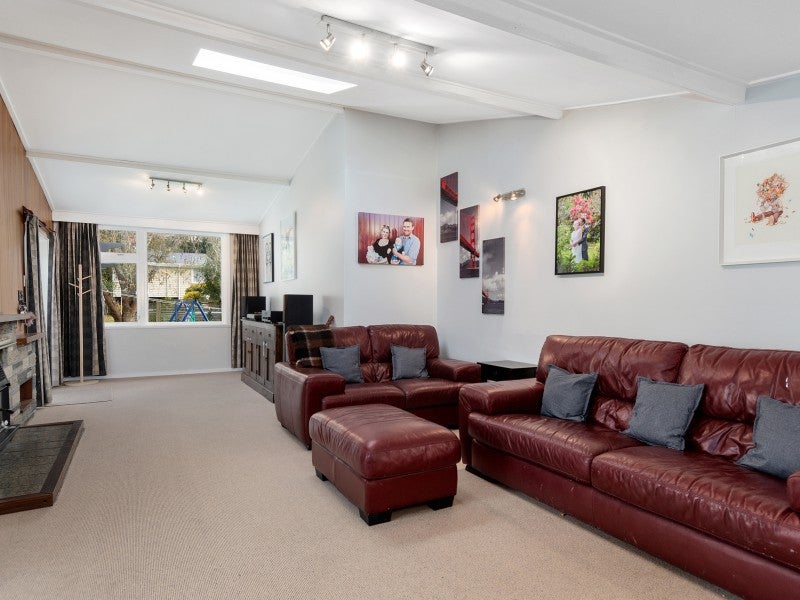 5 Elmslie Road, Pinehaven, Upper Hutt - Carousel 2