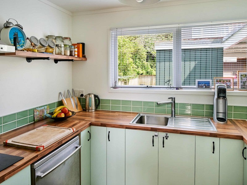 10B Penryn Drive, Camborne, Porirua - Carousel 2