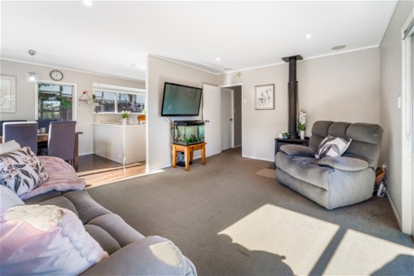 2/7 Foley Place, Torbay, Auckland - Carousel 2