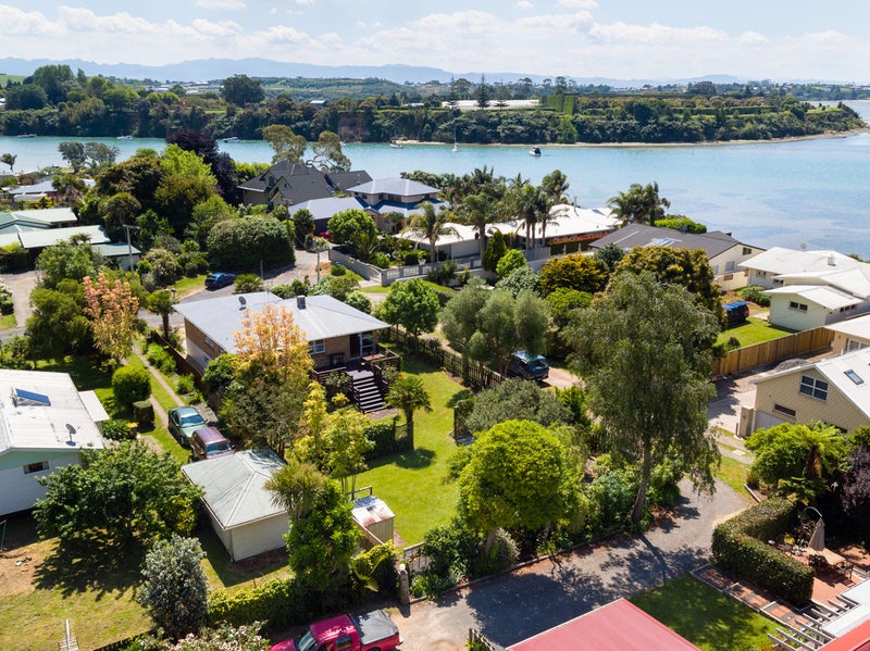 6 Fairlie Grove, Te Puna - Carousel 24