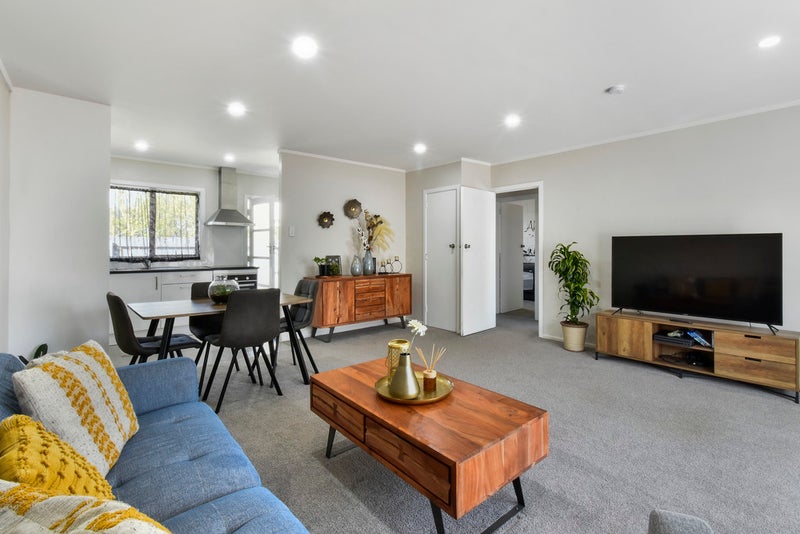 2/24 Robertson Road, Favona, Auckland - Carousel 1