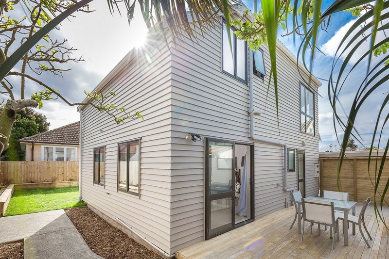 22B Kawiti Avenue, Point England, Auckland - Carousel 1