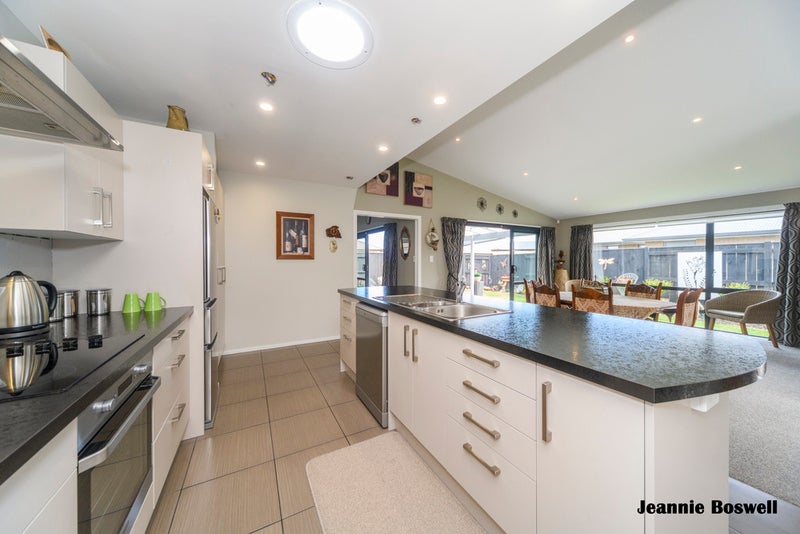 5 Levi Place, Kelvin Grove, Palmerston North - Carousel 2