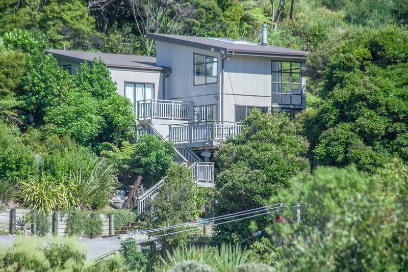 30 Lannan Road, Surfdale, Waiheke Island - Carousel 2