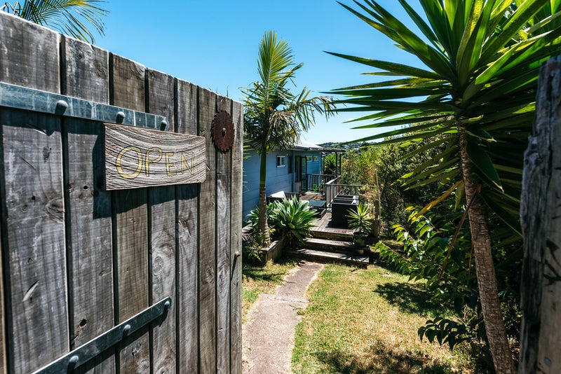 17 Kiwi Street, Oneroa, Waiheke Island - Carousel 1