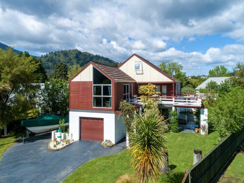 2 Huia Street, Waikawa, Picton - Carousel 2