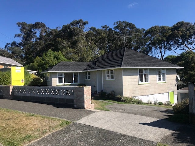 8 Gear Terrace, Ranui, Porirua - Carousel 1