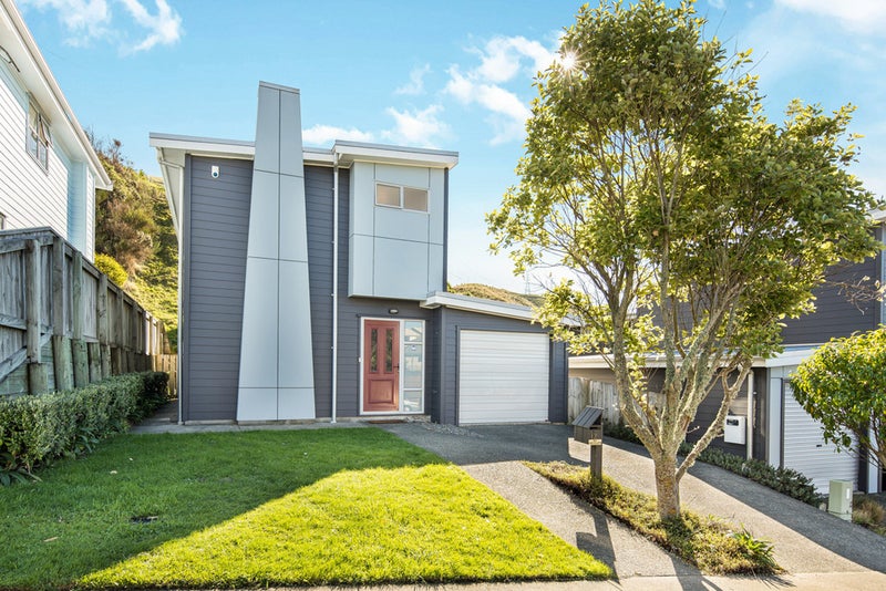 12 Erlestoke Crescent, Churton Park, Wellington - Carousel 1