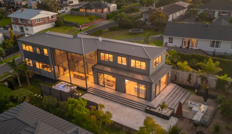 10 Calder Place, Wai o Taiki Bay, Auckland - Carousel 1