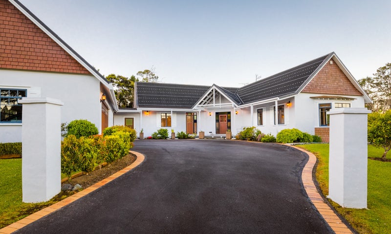 63 Staincross Street, Green Bay, Auckland - Carousel 1