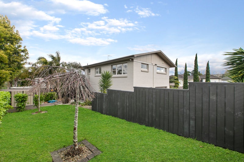 29I Paparoa Road, Cockle Bay, Auckland - Carousel 1