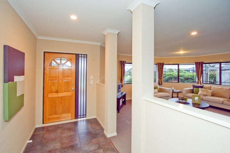 18 Somerton Drive, Huntington, Hamilton - Carousel 2
