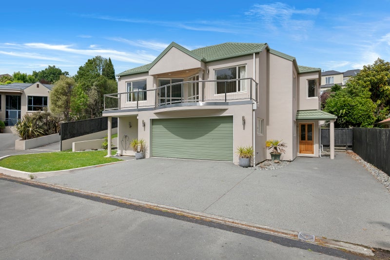3 Willow Dell, Westmorland, Christchurch - Carousel 1