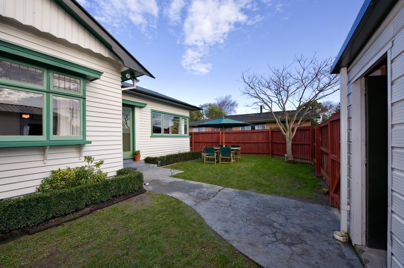 30 Wades Avenue, Saint Martins, Christchurch - Carousel 1