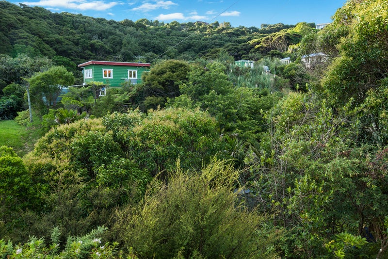 15 Beatty Parade, Surfdale, Waiheke Island - Carousel 1