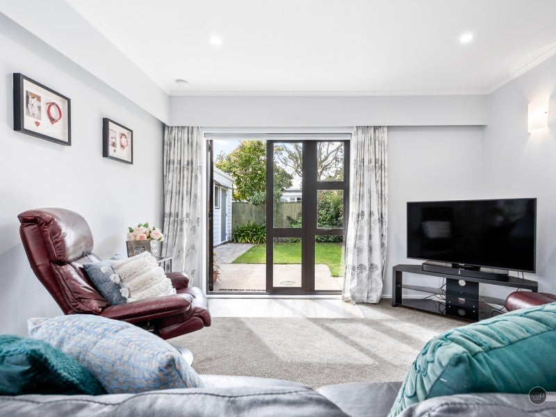 2/13 Wilford ST, Woburn, Lower Hutt - Carousel 2