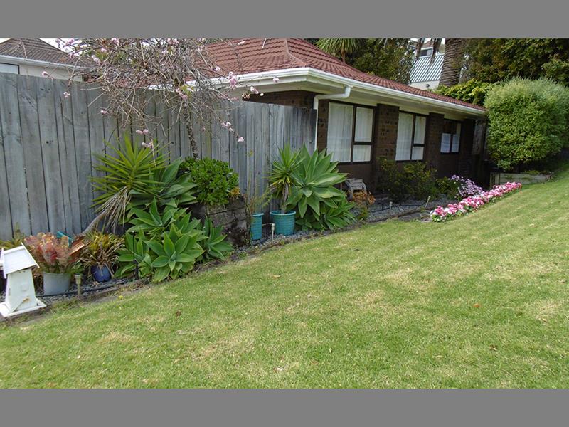 1/12 Malloy Place, Eastern Beach, Auckland - Carousel 12