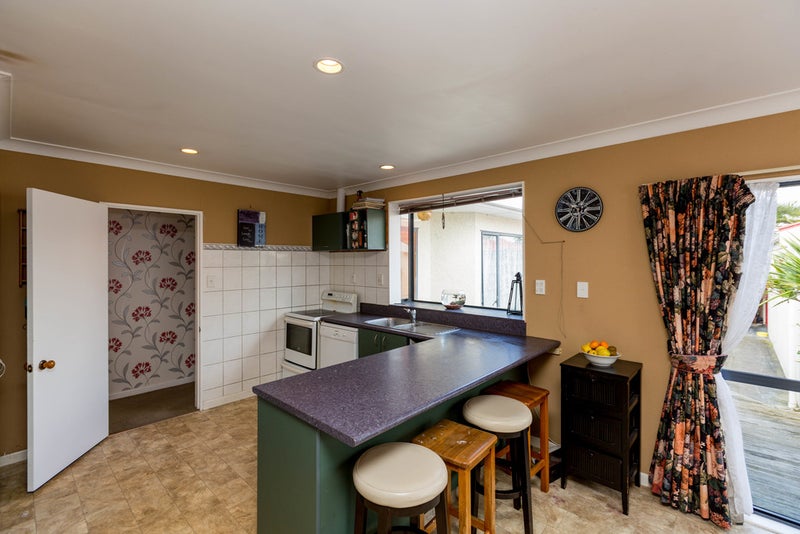 18 Botanical Road, Takaro, Palmerston North - Carousel 2