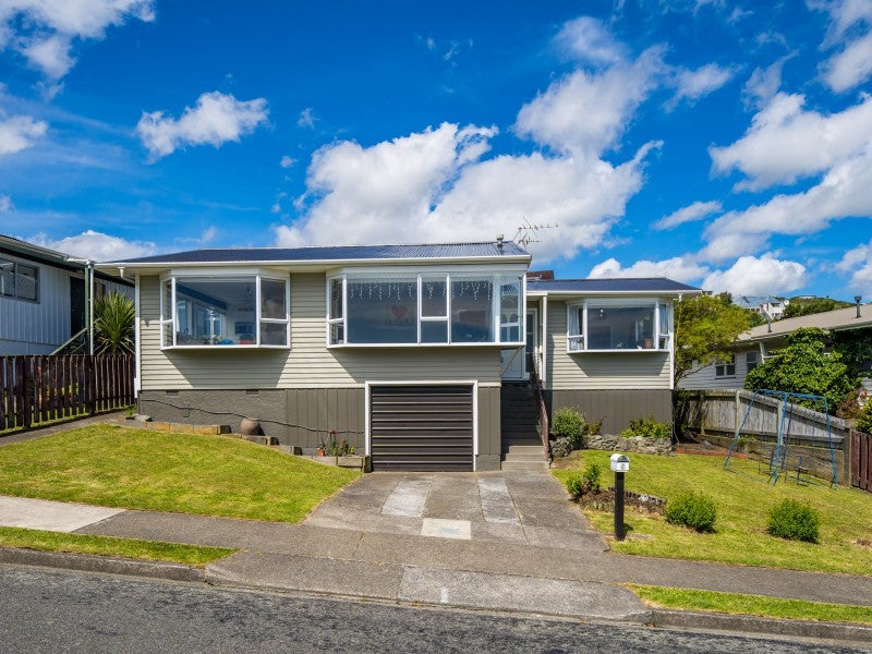 8 Eskdale Road, Papakowhai, Porirua - Carousel 1