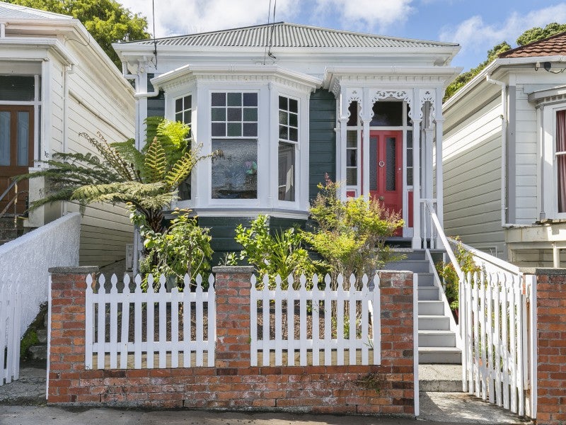 10 Ranfurly Terrace, Mount Cook, Wellington - Carousel 1