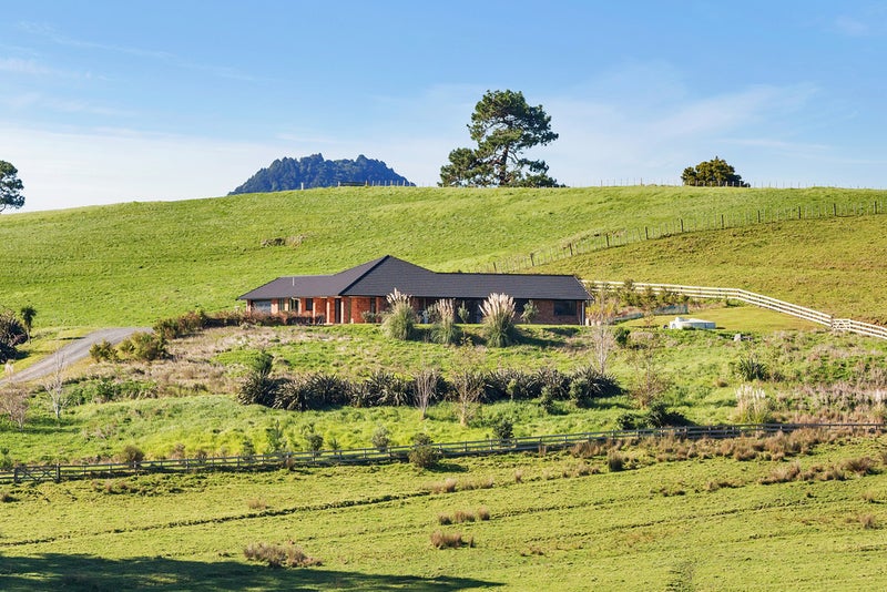 42 Golden Grove, Kamo - Carousel 1