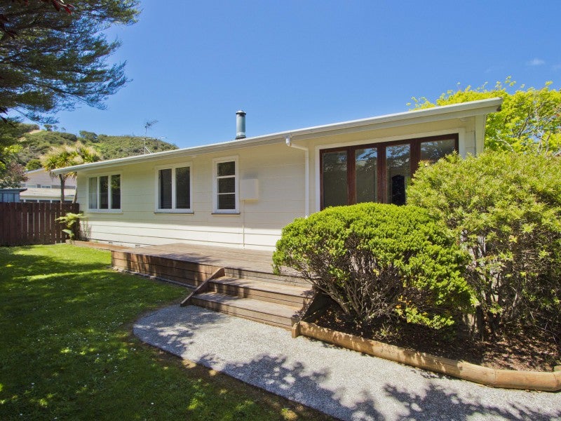 50 Meremere Street, Wainuiomata, Lower Hutt - Carousel 1