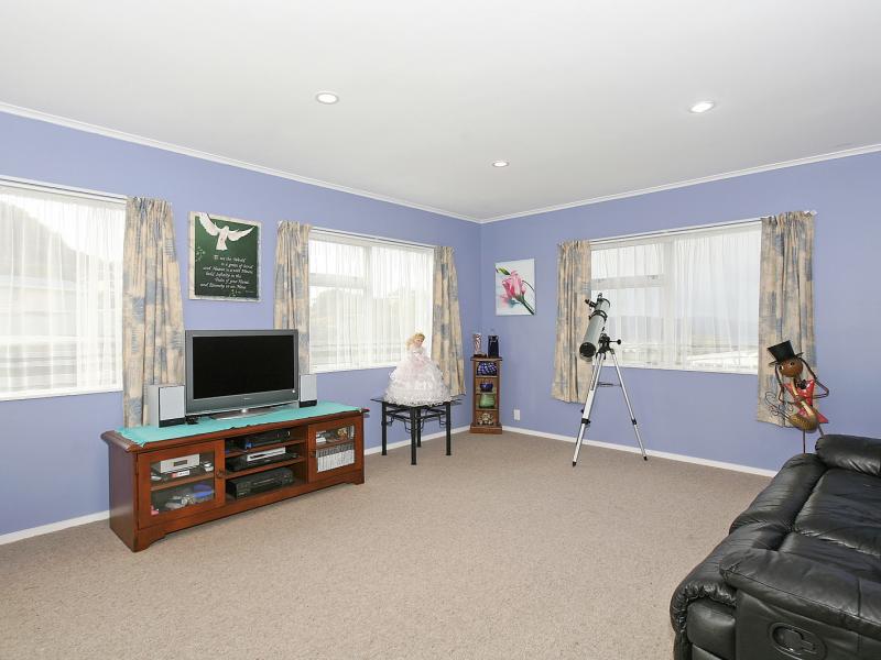 212 Dowse Drive, Maungaraki, Lower Hutt - Carousel 1