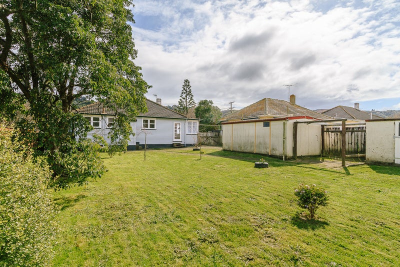 18 Pearce Crescent, Taita, Lower Hutt - Carousel 20