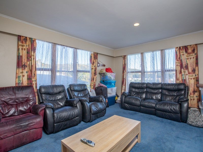 23 Northumberland Street, Cannons Creek, Porirua - Carousel 2