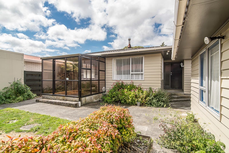 14 Denver Grove, Totara Park, Upper Hutt - Carousel 21